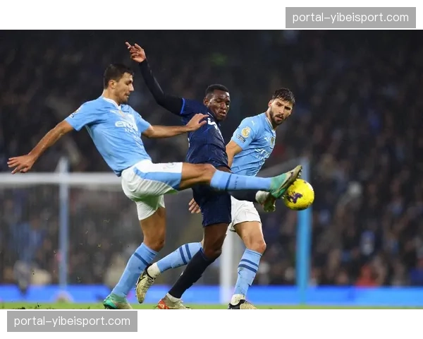 半场消息:莱比锡通过灵活的区域夹抢,迫使曼城核心罗德里出现多次回传