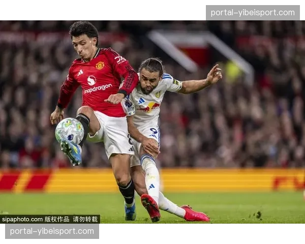 曼联vs利兹联争议判罚：VAR介入红牌决定比赛走向